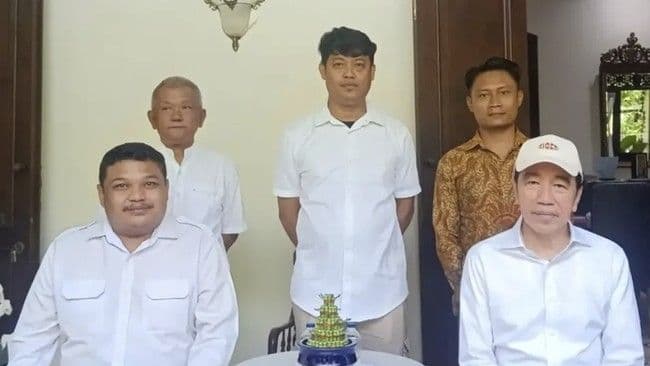 pdip_pecat_kader_di_surabaya_yang_sowan_ke_jokowi_dan_minta_rehabilitasi_