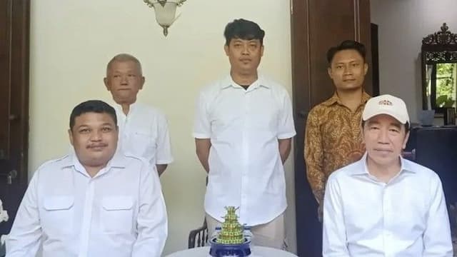 pdip_pecat_kader_di_surabaya_yang_sowan_ke_jokowi_dan_minta_rehabilitasi_