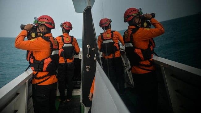 pencarian_hari_ketujuh_keluarga_lima_jurnalis_berharap_operasi_sar_diperpanjang_
