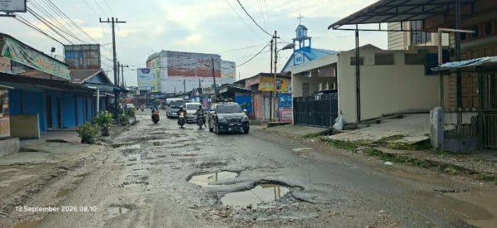 tiga_paket_rp386_miliar_jalan_rusak_di_sidikalang_mulai_diperbaiki_pekan_ini
