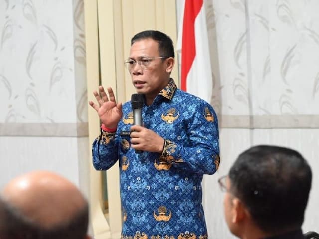 bupati_tapteng_tegaskan_asn_dilarang_terima_uang_saat_layani_masyarakat