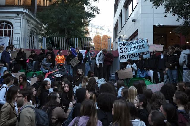 greta_thunberg_dukung_demo_pelajar_di_prancis_ribuan_orang_ditangkap