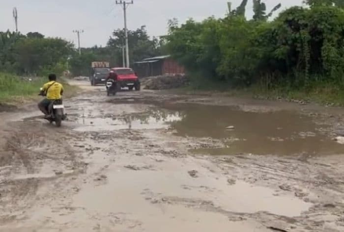 jalan_simpang_unimedpasar_v_ismail_harun_rusak_pemkab_deli_serdang_siapkan_perbaikan