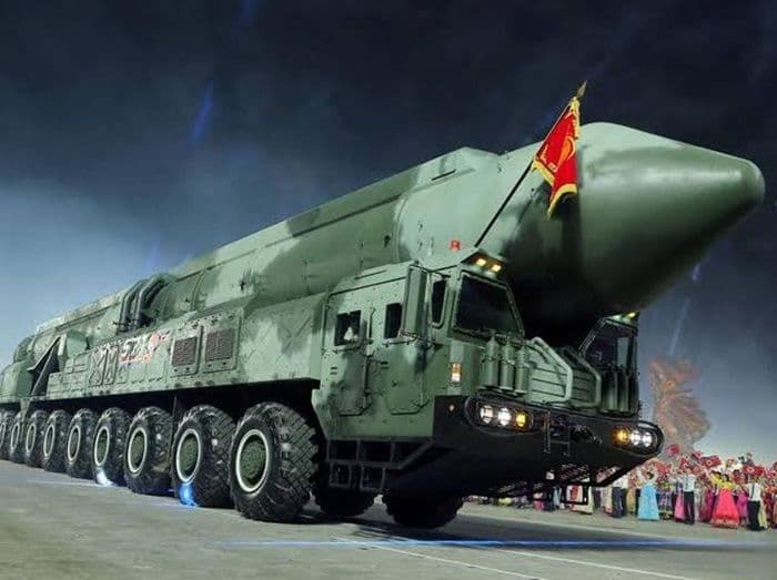 kim_jong_un_pamer_rudal_balistik_antarbenua_ancam_daratan_as_hingga_australia_