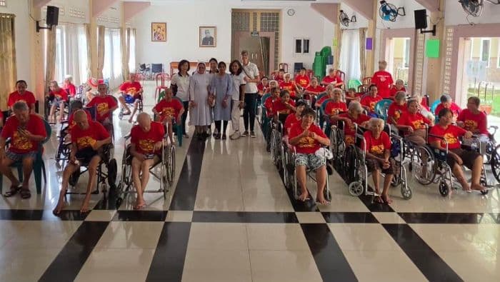 konjen_india_di_medan_gelar_nobar_dan_berbagi_kebahagiaan_dengan_lansia_