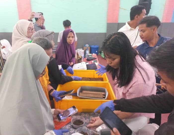 manfaatkan_sampah_organik_pt_gema_nirmala_dan_dlh_medan_latih_warga_budidaya_maggot