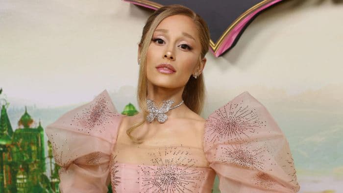 ariana_grande_diserang_fans_di_singapura