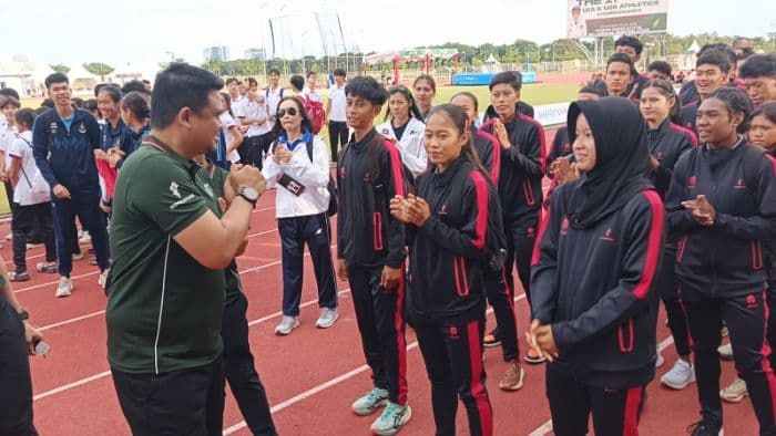 buka_kejuaraan_sea_u18_and_u20_athletics_championships_gubernur_bobby_janjikan_beasiswa