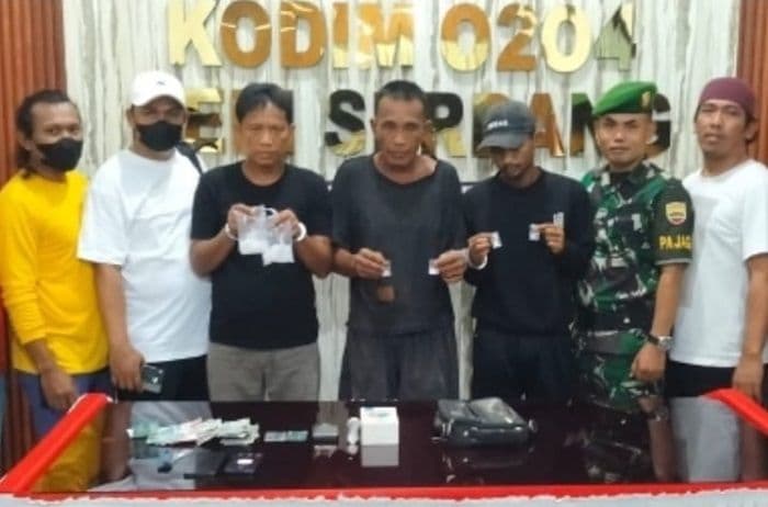 intel_kodim_0204ds_amankan_3_warga_dan_8477_gram_sabu_di_desa_binjei_sergai