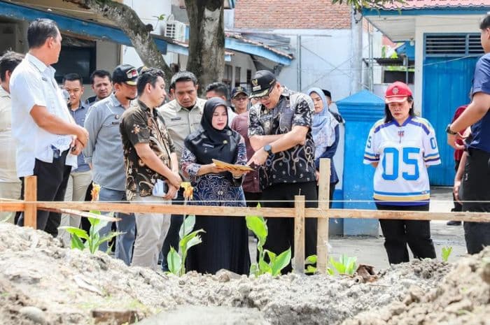 rehabilitasi_bekas_gudang_tembakau_jadi_alunalun_kantor_camat_batang_kuis