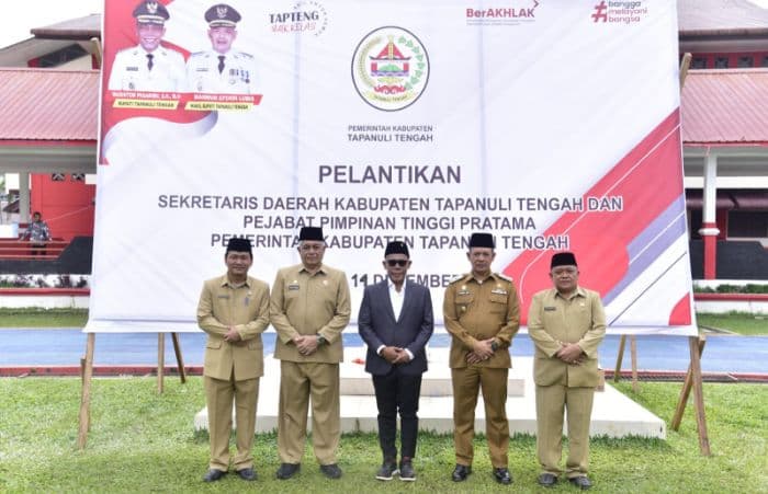 bupati_masinton_pasaribu_lantik_sekda_dan_dua_kadis_tapteng_di_tengah_tanggap_darurat_bencana