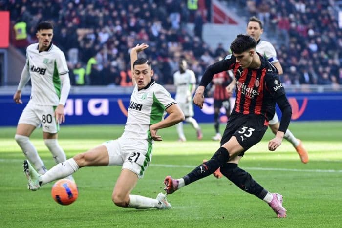 hasil_liga_italia_serie_a_ac_milan_vs_sassuolo_saling_balas_gol_22_jay_idzes_cs_curi_satu_poin