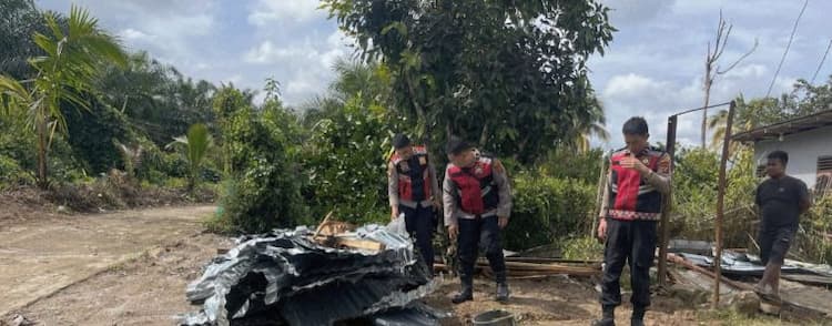 kerugian_warga_terdampak_puting_beliung_di_tanah_jawa_mencapai_rp90_juta