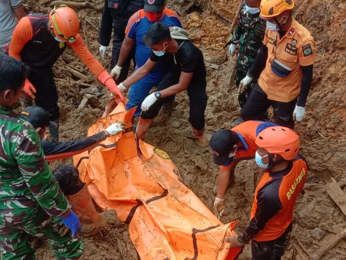 korban_jiwa_bencana_di_tapteng_terus_bertambah_122_orang_meninggal_dunia_dan_50_dicari