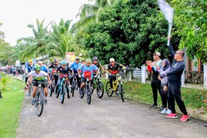 wabup_batu_bara_buka_gowes_fun_bike_jnbb_ke5_ajak_masyarakat_jaga_kesehatan_lewat_bersepeda