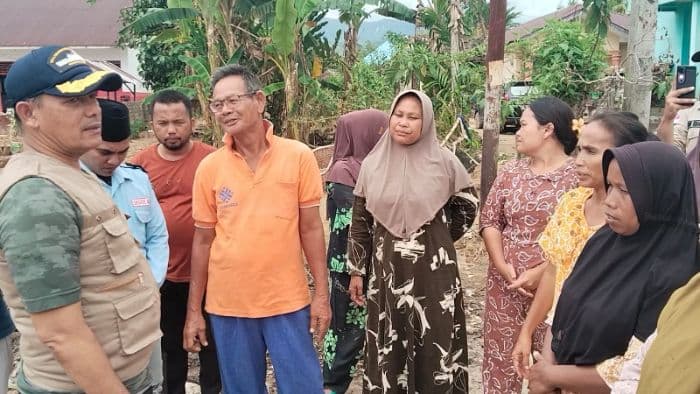 wabup_mahmud_efendi_lubis_serap_keluhan_korban_banjir_di_lubuk_tukko_tapteng
