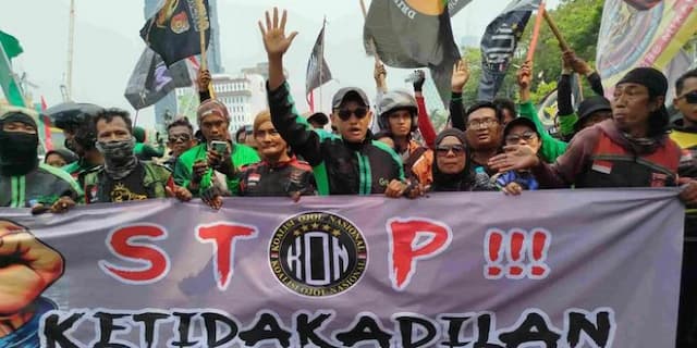 potongan_aplikasi_ojol_30_persen_jadi_sorotan_disebut_langgar_aturan
