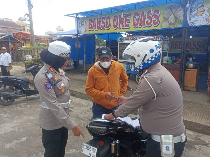 satlantas_polres_tanah_karo_gelar_razia_di_dua_titik_