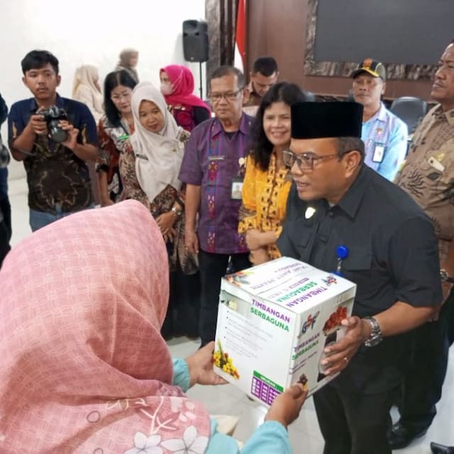 35_warga_padangsidimpuan_yang_punya_uep_dapat_bantuan_dinsos_sumut