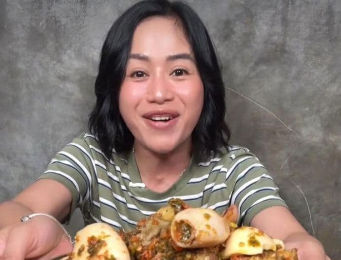 food_vlogger_farida_nurhan_jual_akun_youtubenya_senilai_rp10_miliar