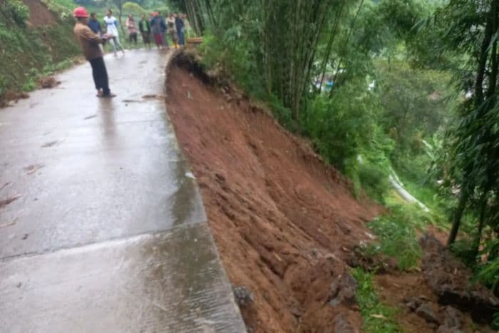 longsor_dan_banjir_di_banjarnegara_165_jiwa_mengungsi