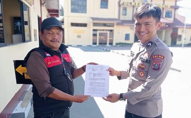 mobil_dinas_kadis_ketahanan_pangan_samosir_diduga_ganti_pelat_hitam_warga_lapor_polisi