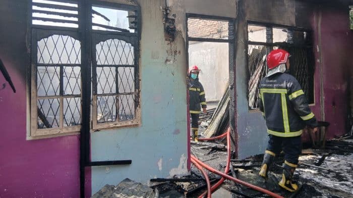 rumah_pensiunan_tni_di_siantar_hangus_terbakar_seluruh_perabot_hangus_
