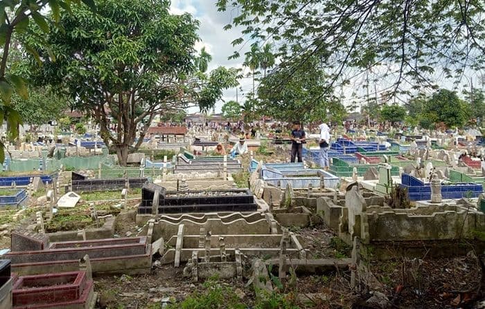 momen_haru_jelang_ramadan_peziarah_padati_tpu_muslim_porta_medan_timur
