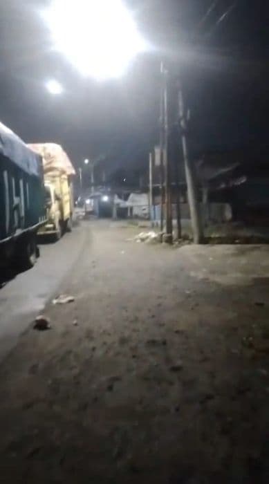 tawuran_subuh_di_belawan_bahari_medan_picu_kemacetan_truk_pengangkut_ikan_terhenti