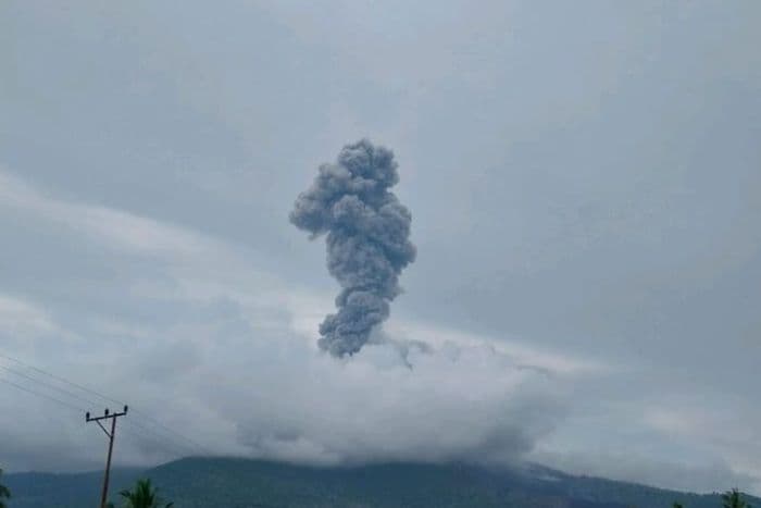 gunung_lewotobi_lakilaki_di_flores_timur_meletus_dua_kali