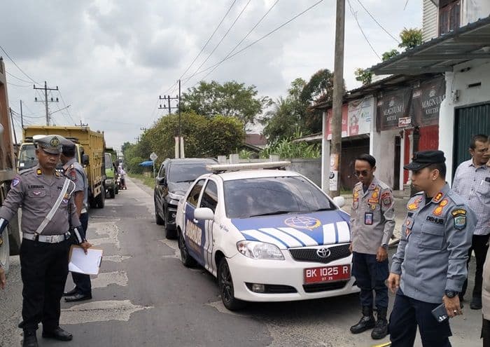 jelang_lebaran_ruas_jalan_banyak_yang_rusak_dan_berlobang_di_binjai