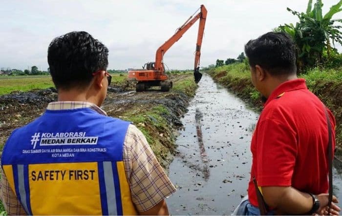 normalisasi_drainase_di_medan_plt_kadis_sdabmbk_sampaikan_harapannya