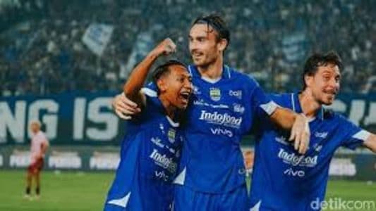 borneo_fc_vs_persib_bandung_gol_adam_alis_bawa_maung_bandung_unggul_10_di_babak_pertama