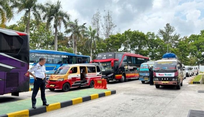 jelang_mudik_lebaran_2026_terminal_tanjung_pinggir_siantar_mulai_dipadati_penumpang