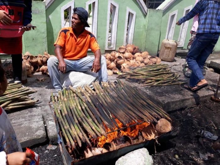 pakkat_lalapan_rotan_khas_mandailing_yang_jadi_primadona_saat_ramadan