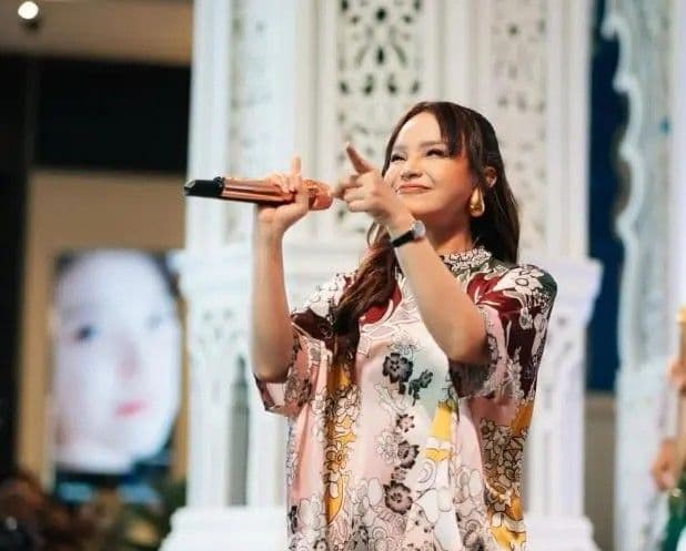 disebut_oplas_gagal_penyanyi_rossa_somasi_puluhan_akun_medsos