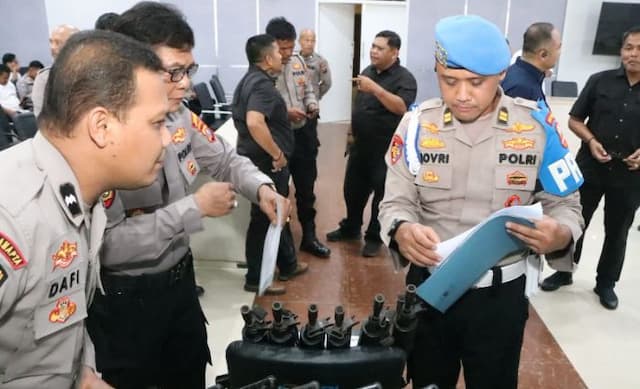 div_propam_polri_sidak_pengawasan_senjata_api_di_polres_tapteng_