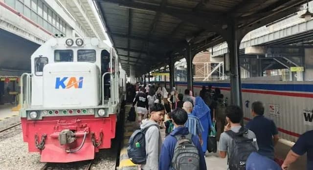 investasi_rp55_triliun_pt_kai_luncurkan_kereta_generasi_baru_efisiensi_atau_beban_biaya