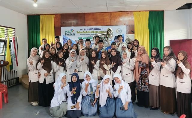 marching_band_sma_muhammadiyah_8_kisaran_dapat_bantuan_rp200_juta