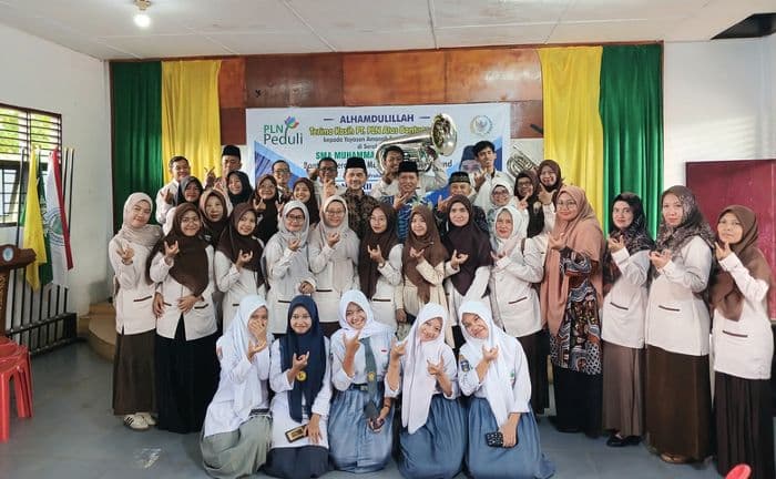 marching_band_sma_muhammadiyah_8_kisaran_dapat_bantuan_rp200_juta