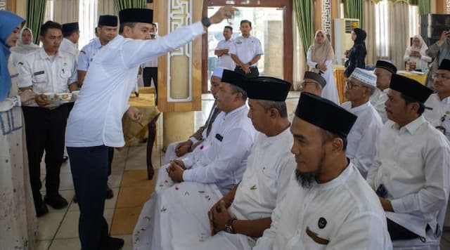 tebing_tinggi_berangkatkan_82_jemaah_haji_tahun_ini_wali_kota_jaga_kesehatan_