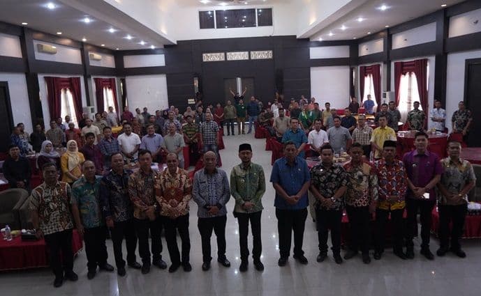 bupati_labusel_buka_sosialisasi_penilaian_kelayakan_dan_izin_usaha_pertanian_2025