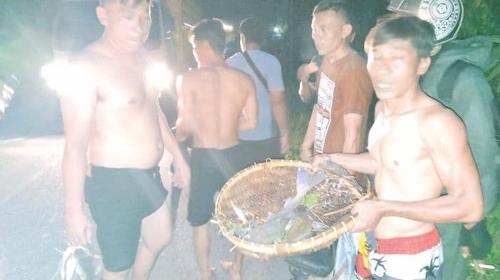 heboh_warga_sergai_tangkap_ikan_mabuk_di_sungai_diduga_tercemar_limbah_pks