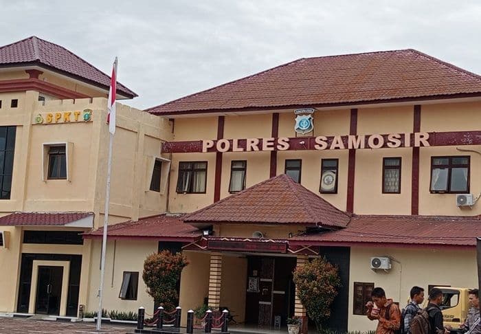 tersangka_penganiayaan_dan_penggalian_sekeliling_rumah_di_samosir_belum_ditangkap