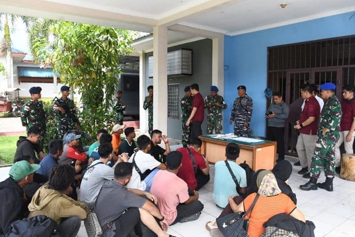 tni_al_gagalkan_penyelundupan_20_pmi_ilegal_di_perairan_asahan