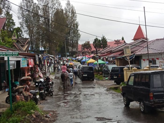 cuti_bersama_kota_wisata_berastagi_mulai_dipadati_wisatawan_lokal
