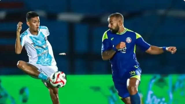 hasil_super_league_arema_fc_tekuk_psbs_52_vinicius_dan_daberto_cetak_brace