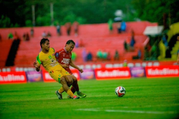 hasil_super_league_diwarnai_kartu_merah_bruno_paraiba_hattrick_bawa_persebaya_bantai_semen_padang_70