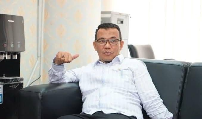 pelaku_usaha_di_medan_yang_manfaatkan_trotoar_jadi_lahan_parkir_harus_ditindak_tegas_