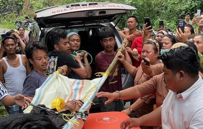ambulans_terjun_ke_jurang_di_jalinsum_dairikaro_perawat_tewas_dan_sopir_kritis